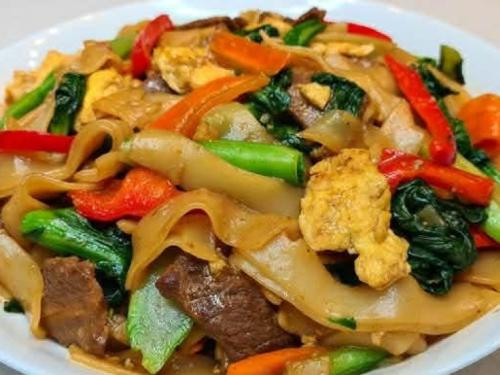 10. Stir fry rice noodle